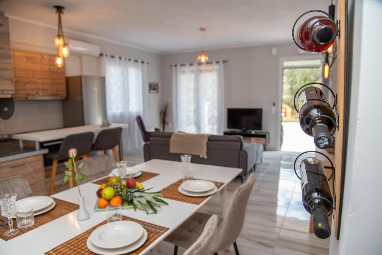 Lydia'S Apartments Mármaron Екстериор снимка
